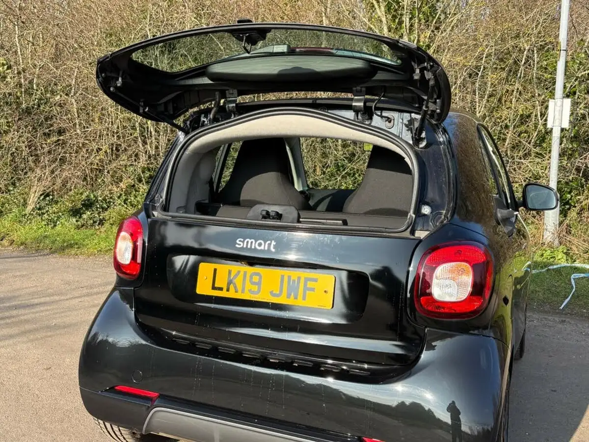 2019-smart-fortwo-10-urban-shadow-edition-big-5