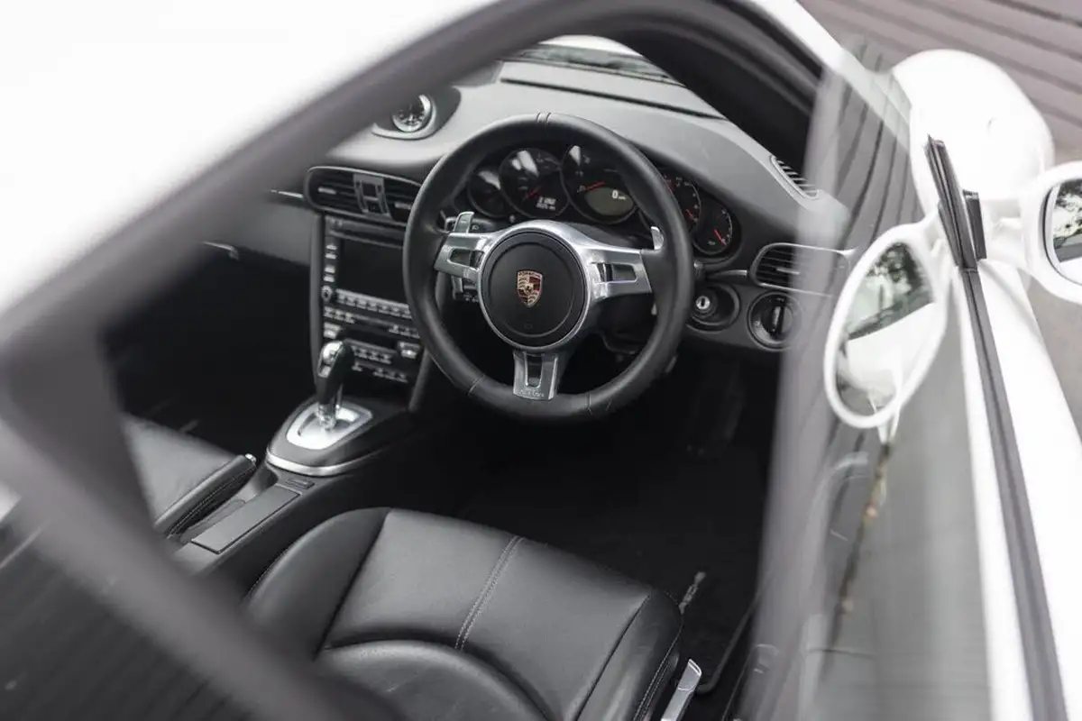 2011-porsche-911-38-carrera-gts-coupe-pdk-big-33
