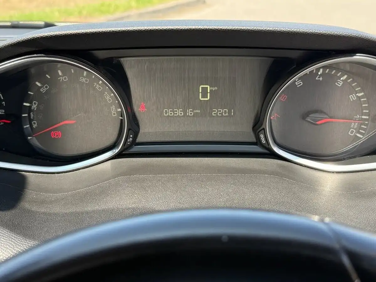 2016-peugeot-308-sw-12-puretech-active-110bhp-99g-big-39