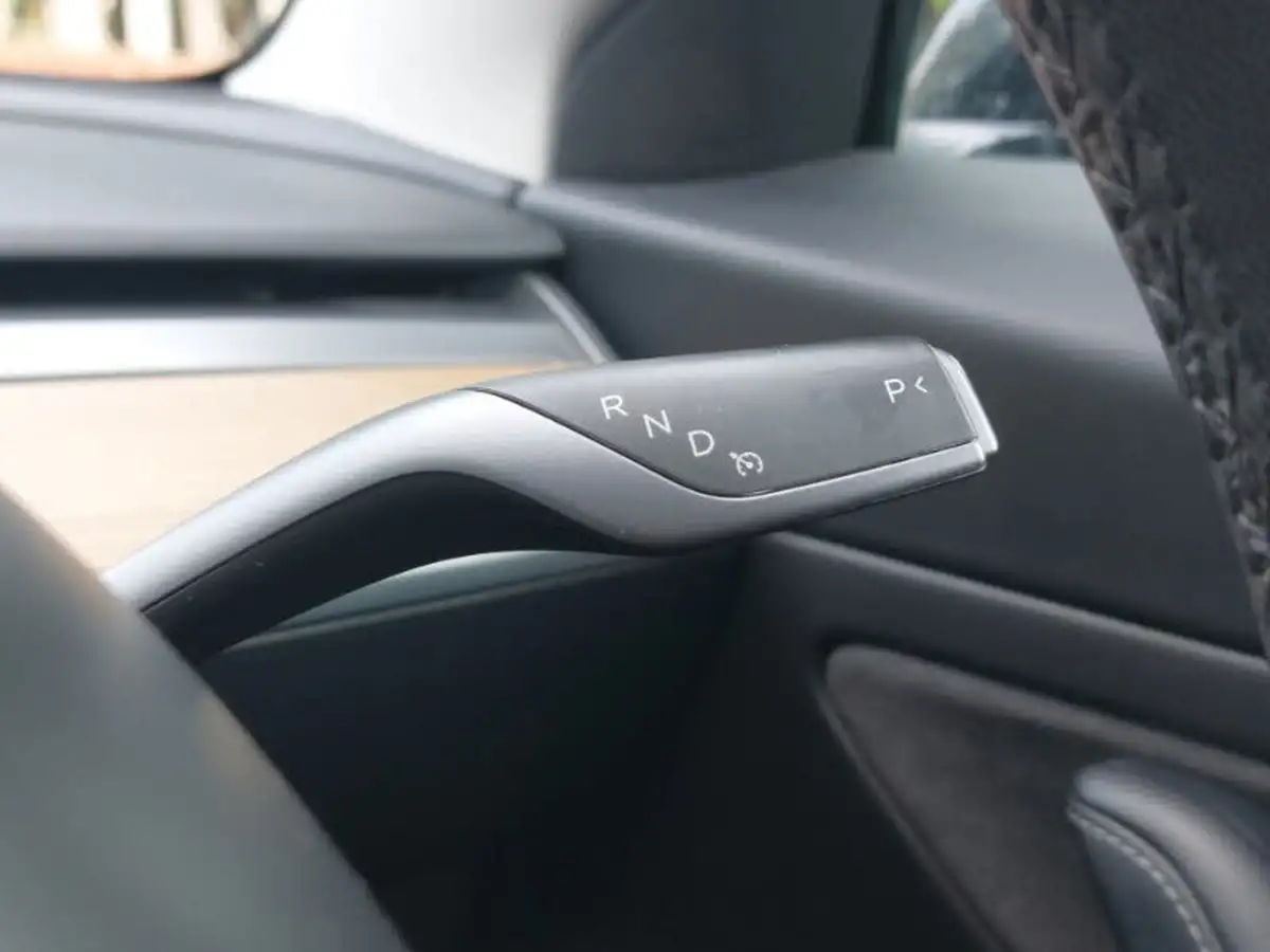 2020-tesla-model-3-e-long-range-big-18