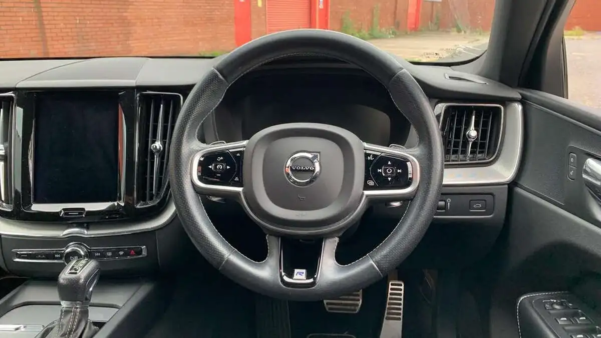 2018-volvo-xc60-20td-d4-r-design-4x4-geartronic-big-9