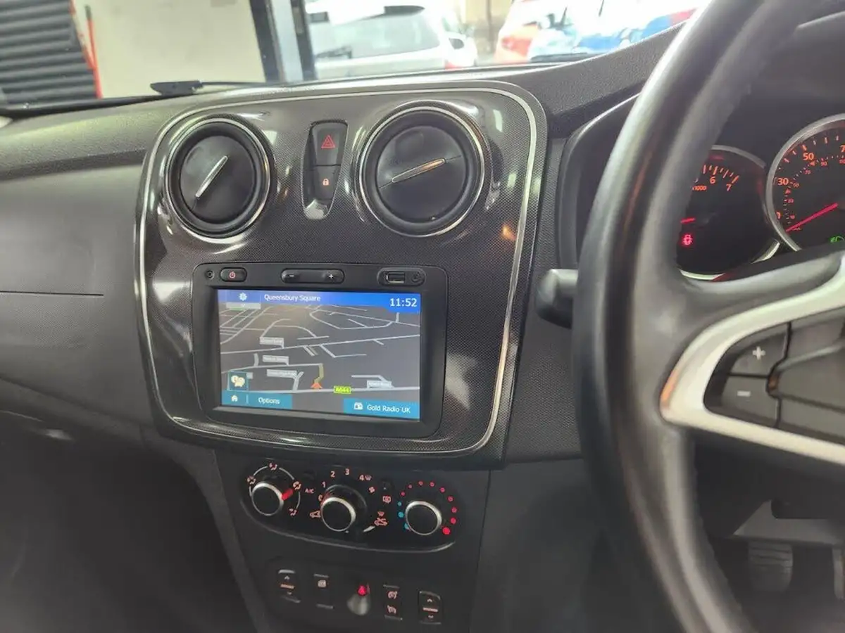 2017-dacia-sandero-15dci-laureate-big-10