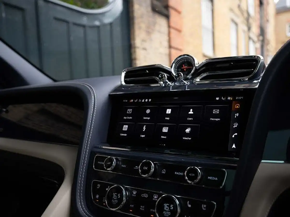 2024-bentley-bentayga-40-v8-extended-wheelbase-azure-big-32