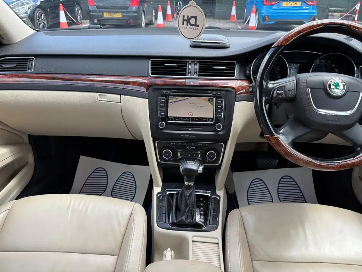 2011-skoda-superb-18-elegance-162ps-estate-dsg-big-18