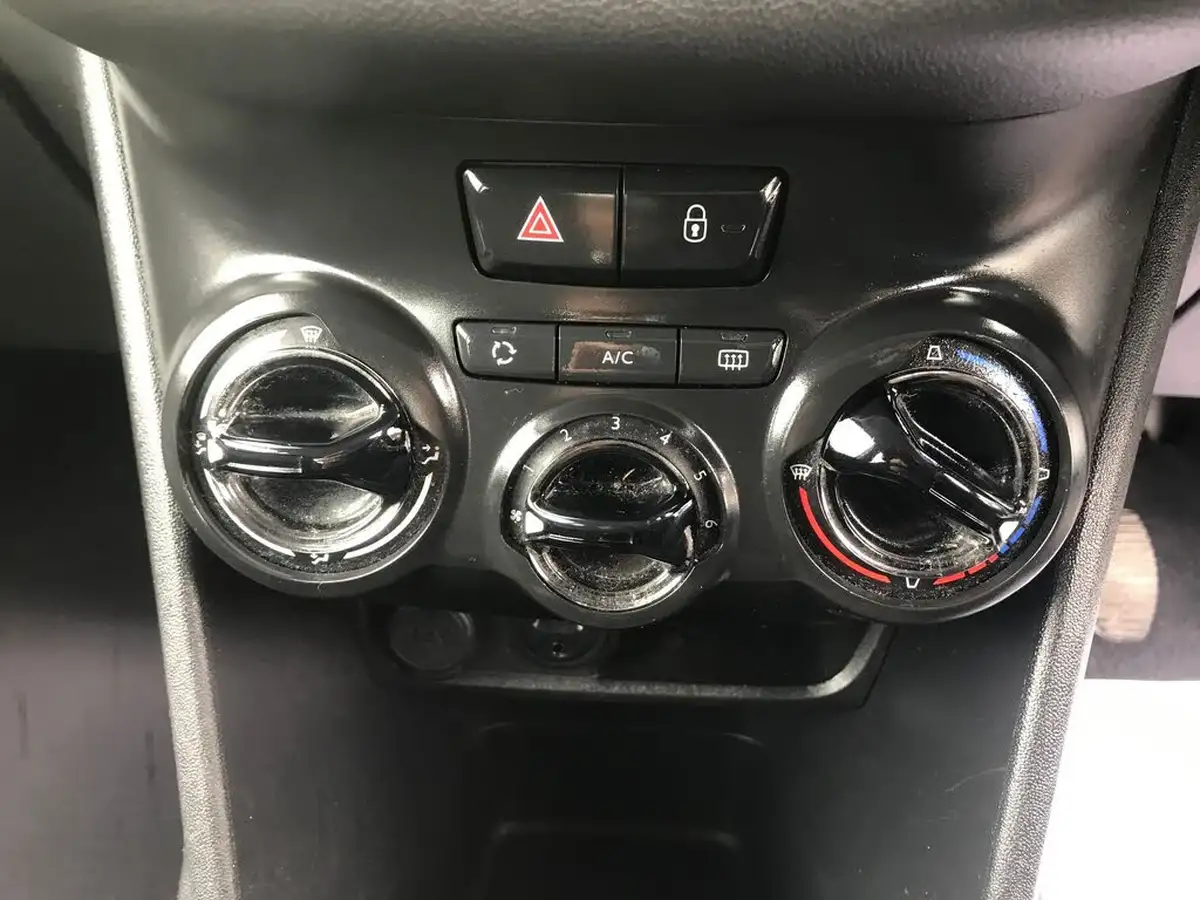 2014-peugeot-208-14td-active-14hdi-70bhp-fap-5d-big-8
