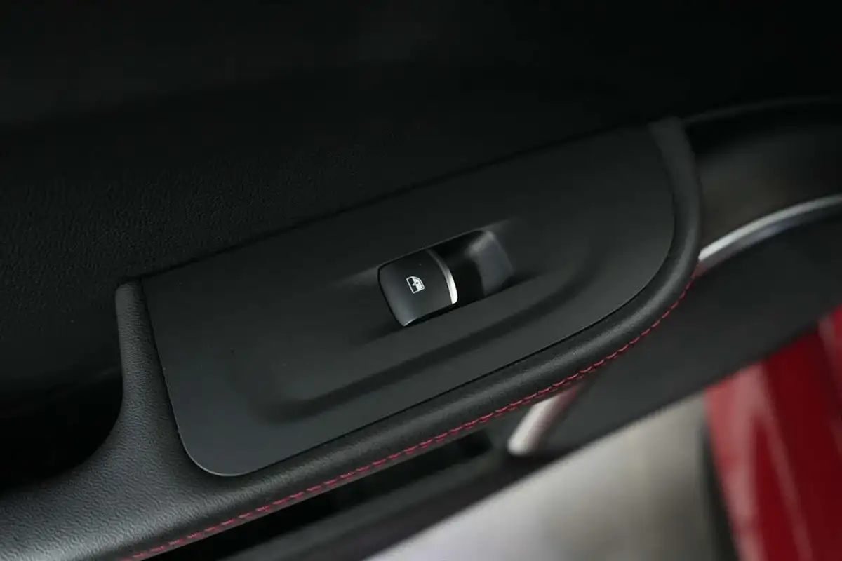 2018-alfa-romeo-giulia-29-biturbo-quadrifoglio-big-23