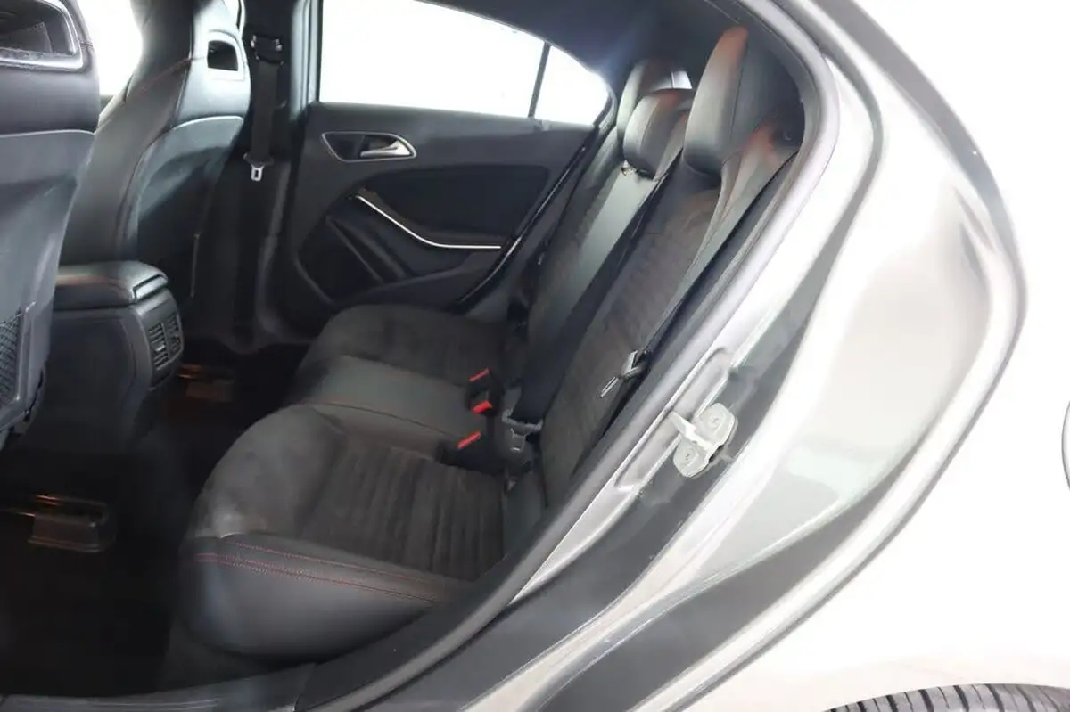 2016-mercedes-benz-a-class-21d-a200d-amg-line-136ps-executivess-big-15
