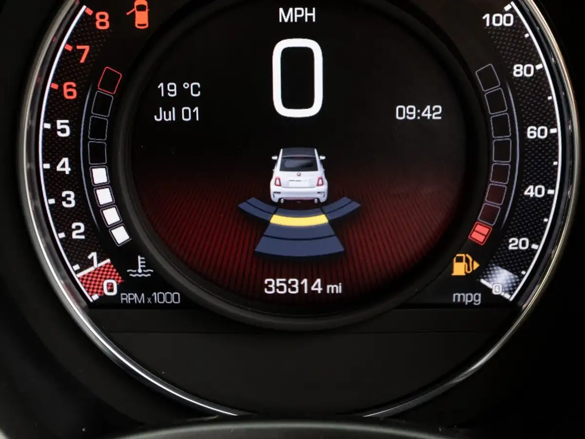 2021-abarth-595c-14-tjet-turismo-big-30