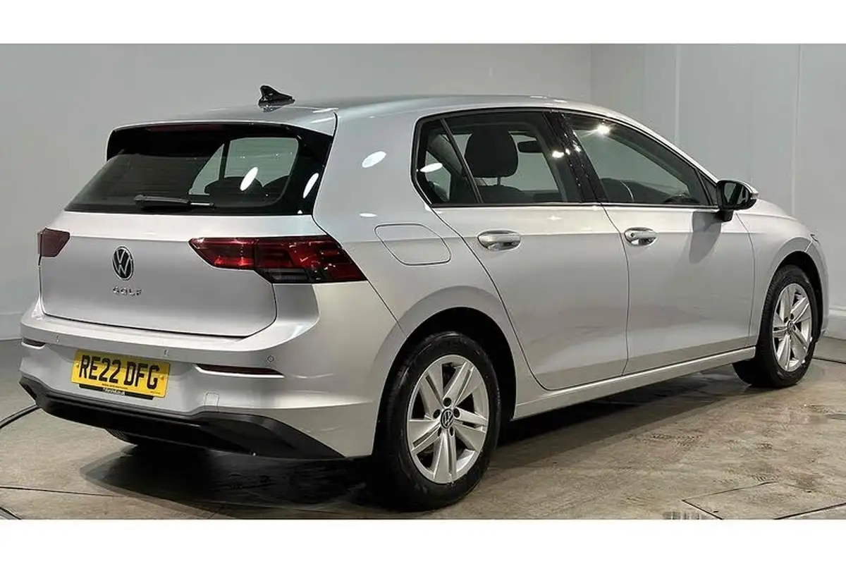 2022-volkswagen-golf-20tdi-life-hatchback-big-8