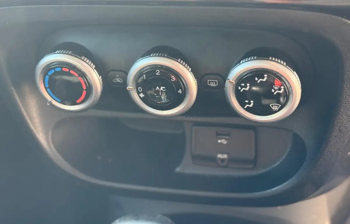 2013-fiat-500l-16-multijet-trekking-big-40