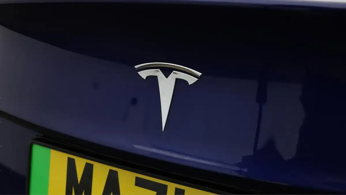2021-tesla-model-3-e-performance-awd-big-32