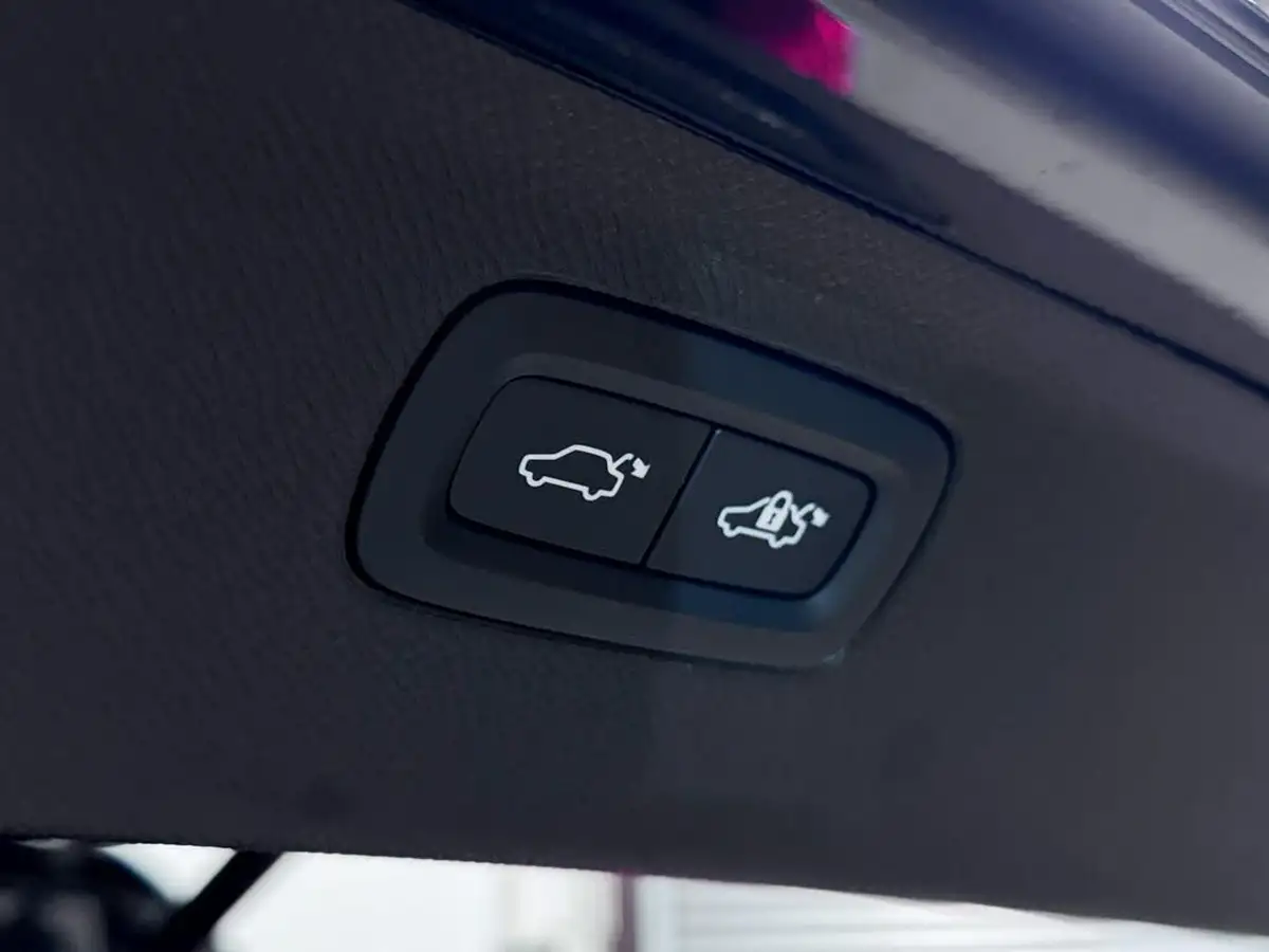 2024-volvo-xc90-20-t8-ultra-dark-big-15