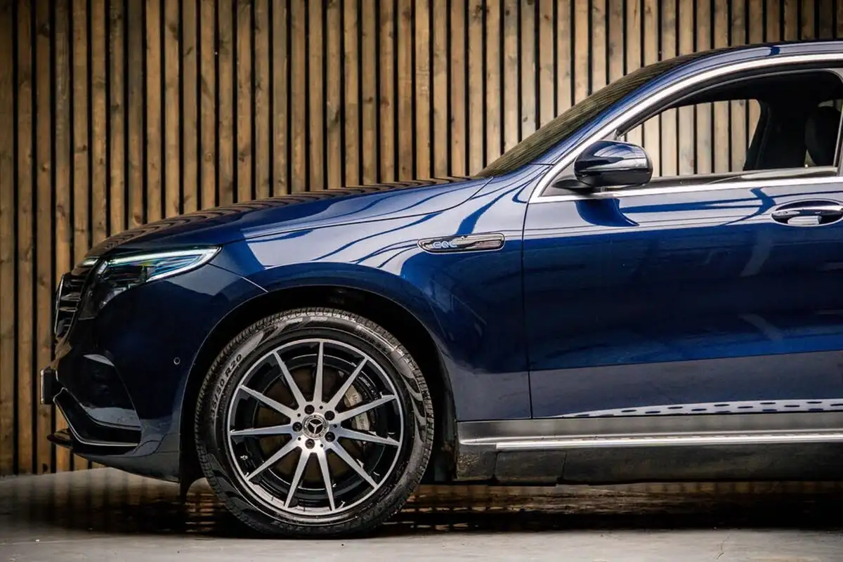 2021-mercedes-benz-eqc-e-eqc-400-amg-line-big-8