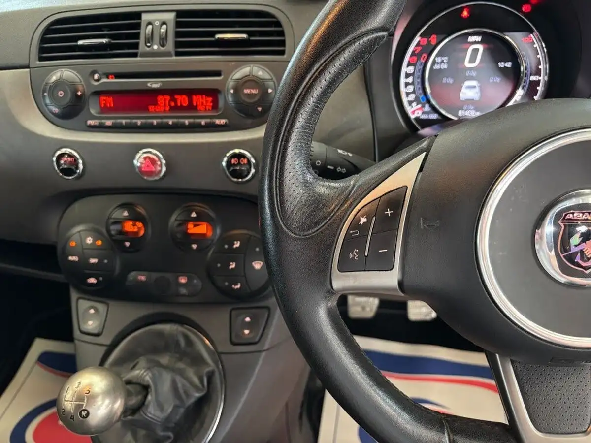 2015-abarth-500-14-tjet-595-competizione-big-24