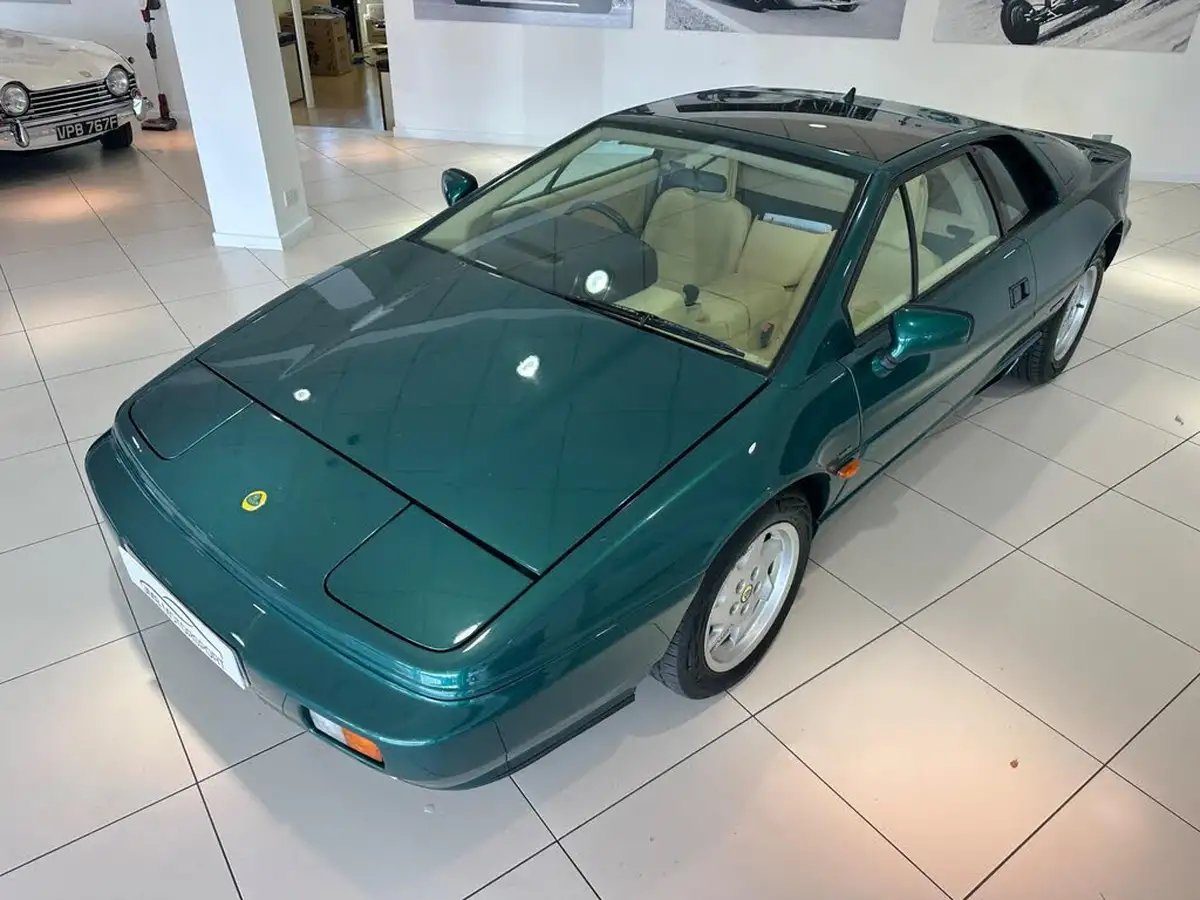 1990-lotus-esprit-22-turbo-big-10