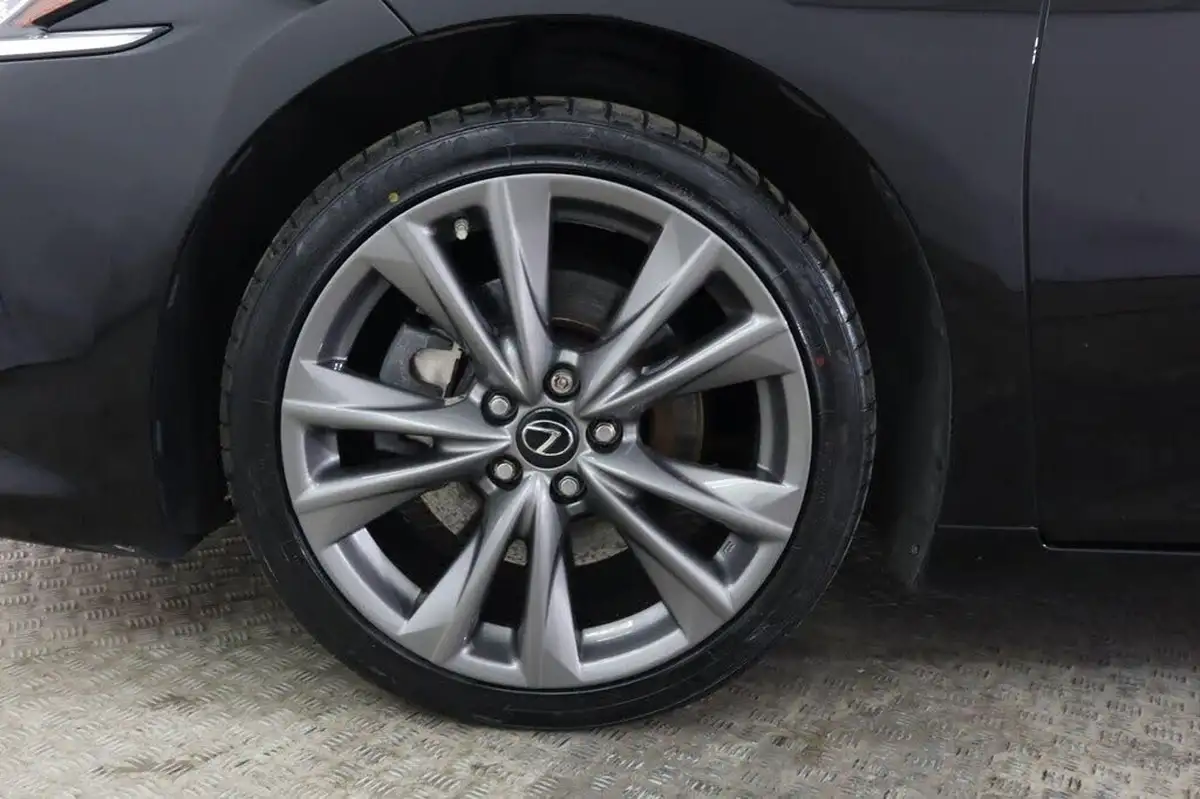 2019-lexus-es-300h-25-f-sport-big-40