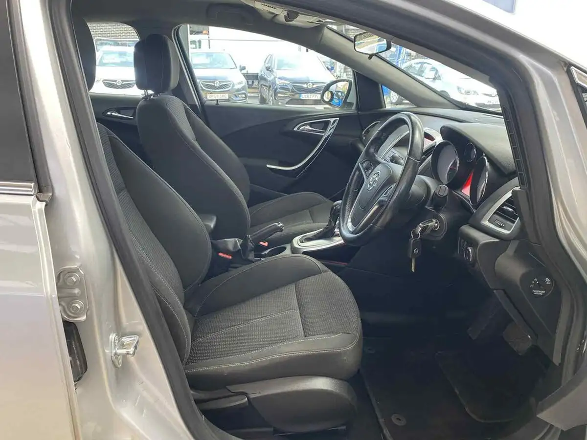 2013-vauxhall-astra-16-sri-vvt-16v-115ps-hatchback-auto-big-15