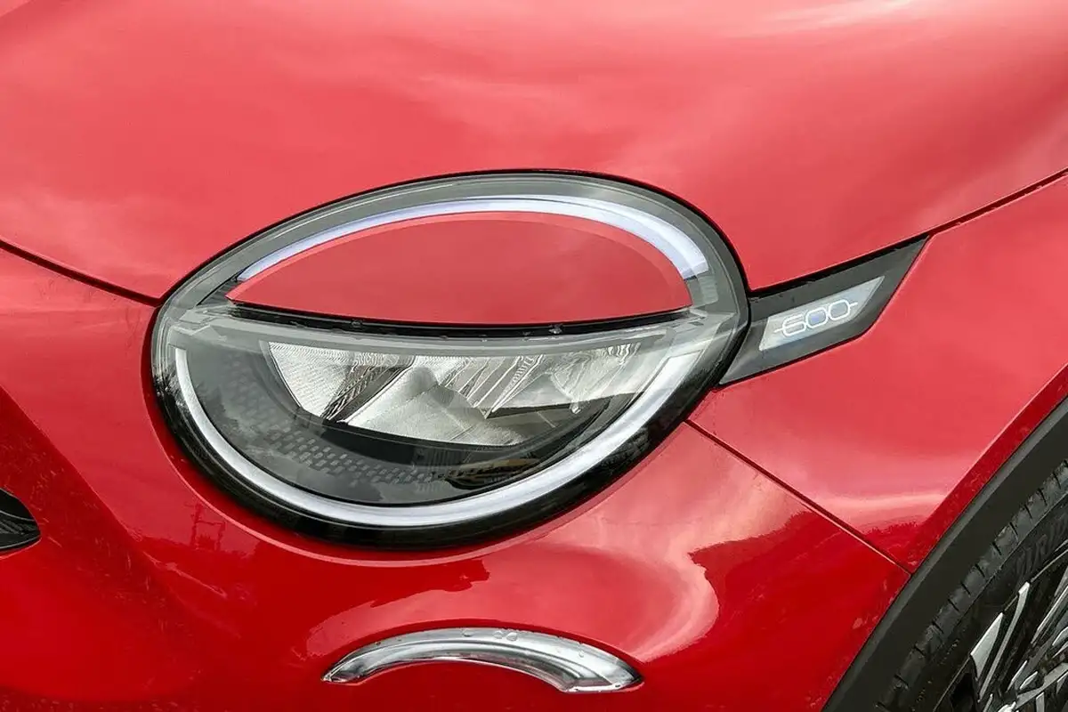 2025-fiat-600e-e-red-big-25