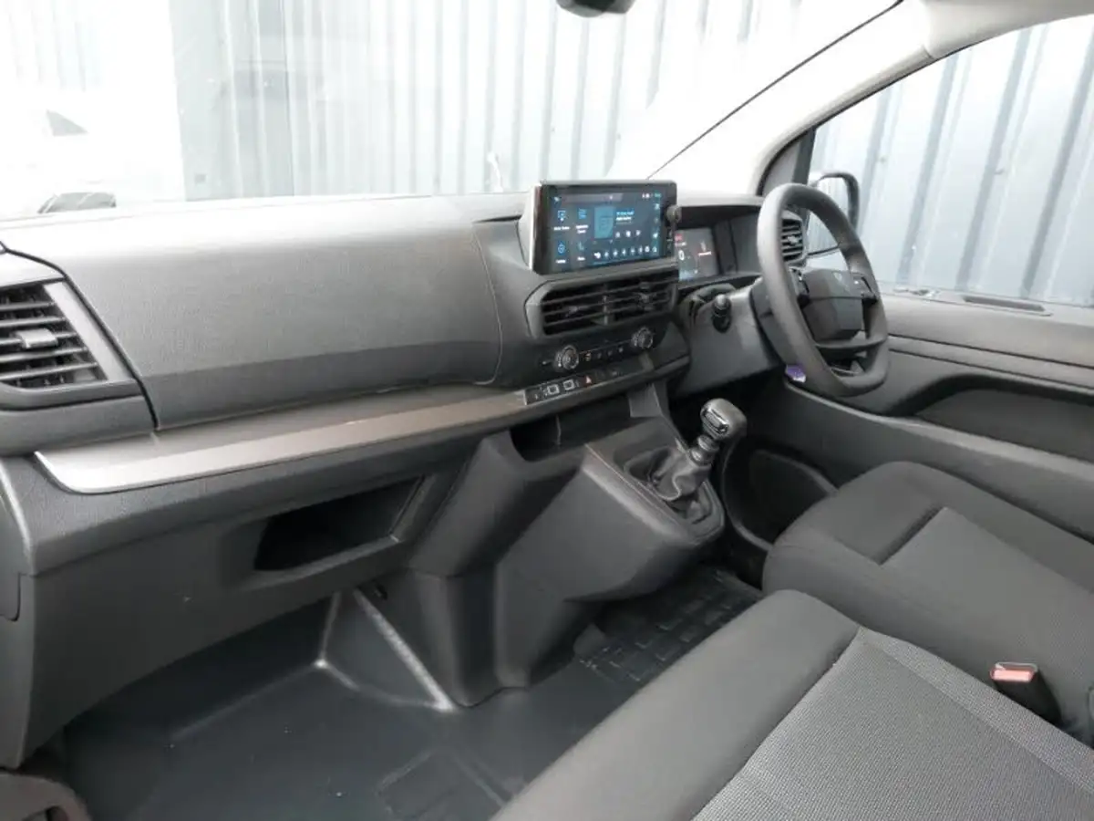 2024-peugeot-expert-15-bluehdi-professional-long-big-4