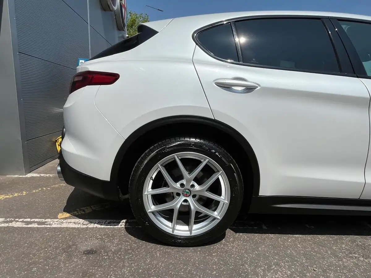 2019-alfa-romeo-stelvio-20-milano-big-5