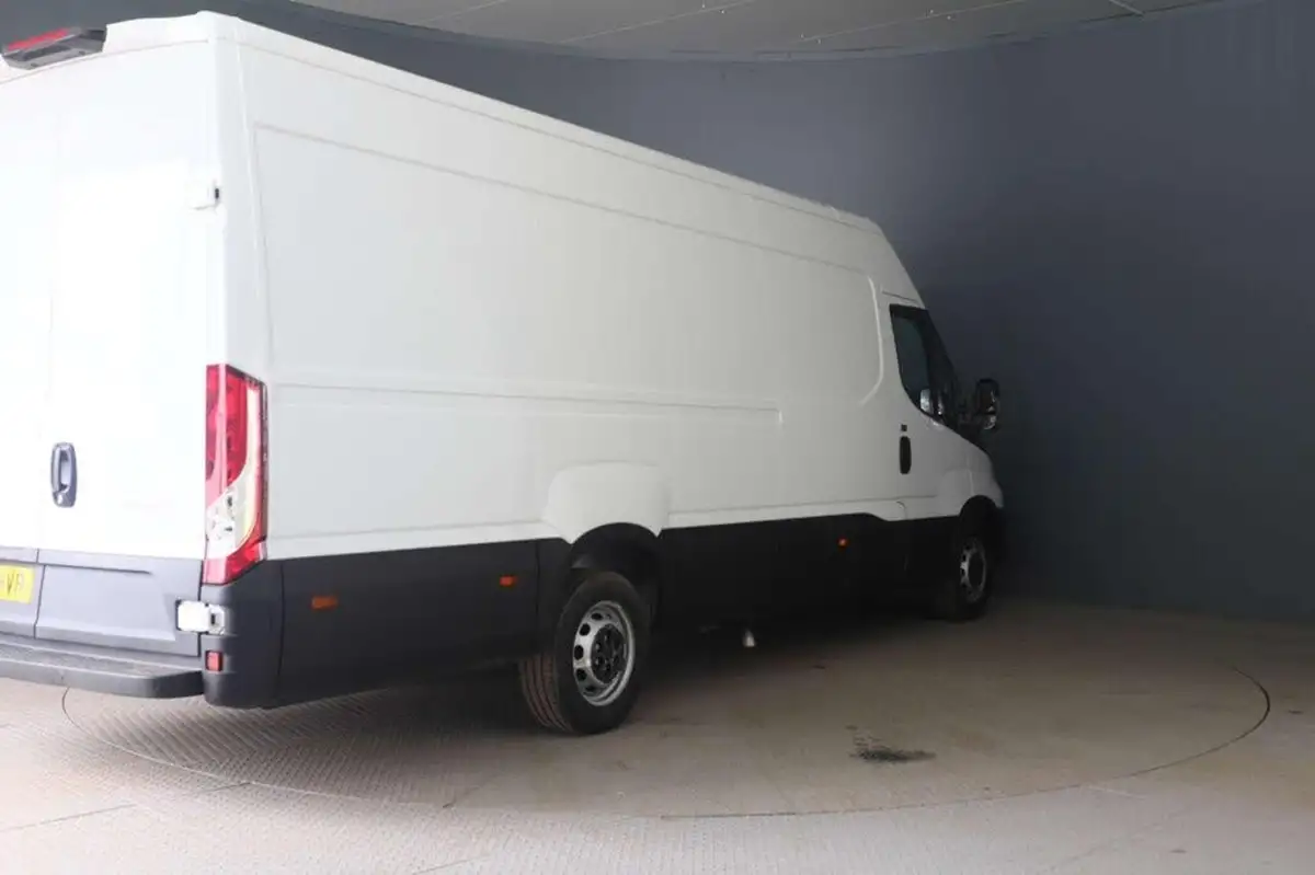 2024-iveco-daily-s-class-23td-35s14v-business-3520lmm-h2-136pseu6dt-big-12