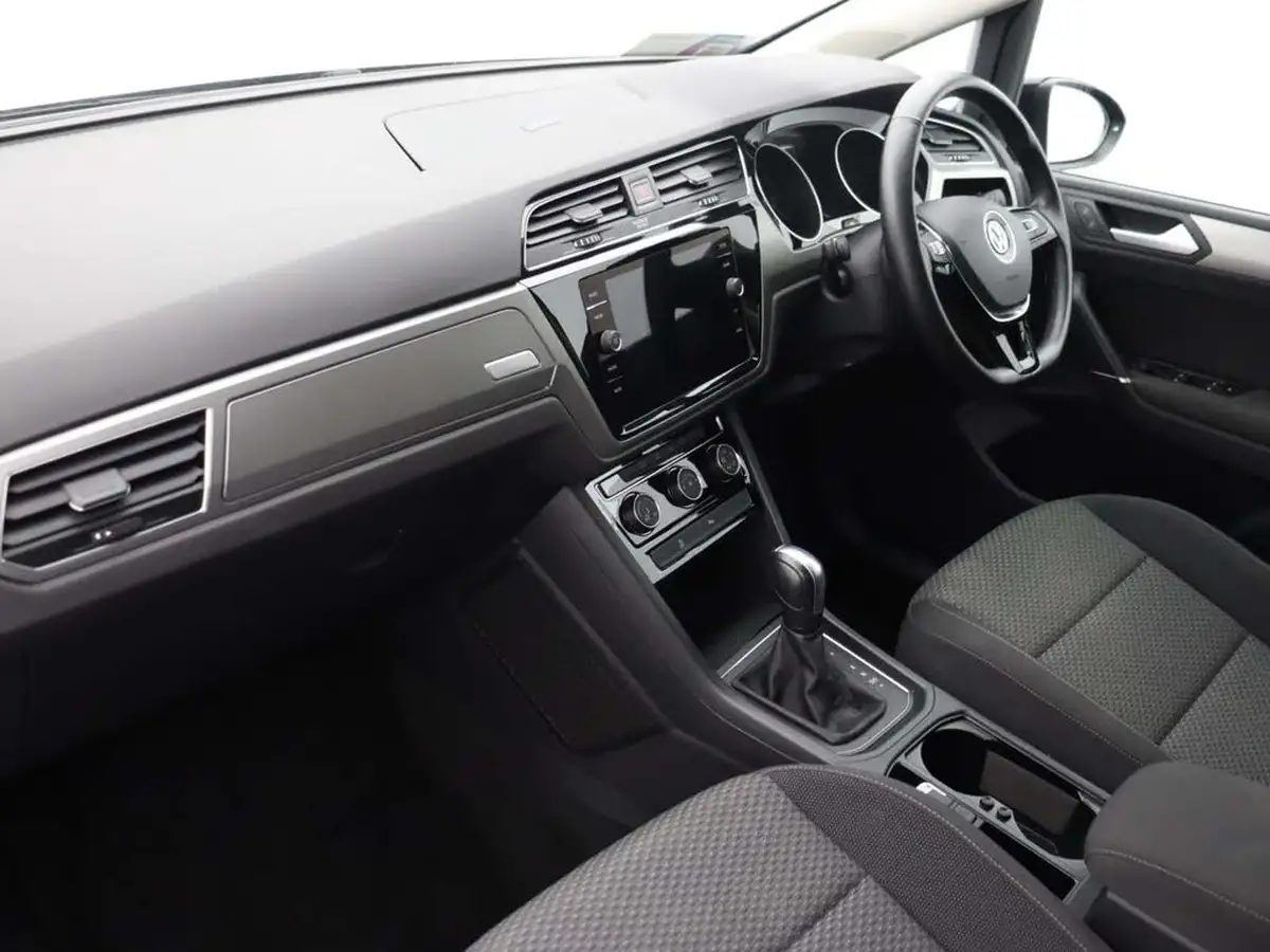 2020-volkswagen-touran-15-tsi-se-dsg-big-18
