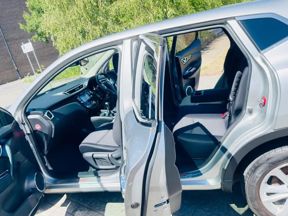 2014-nissan-qashqai-12-acenta-premium-big-20