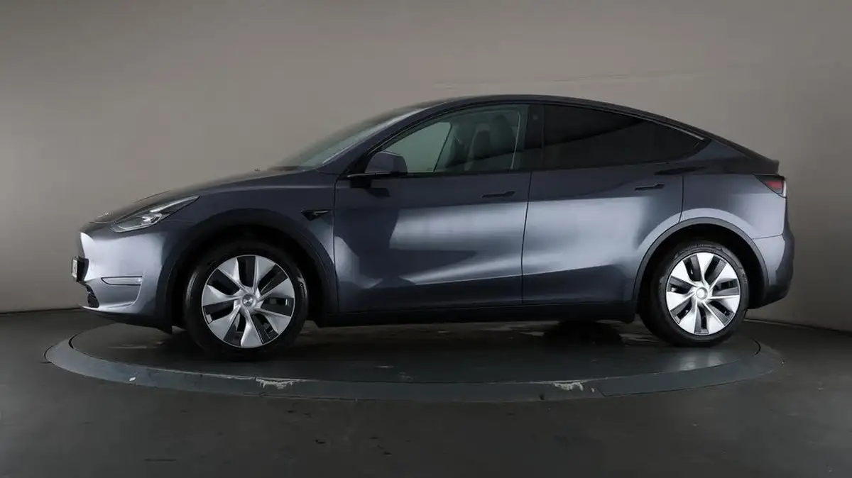 2023-tesla-model-y-e-long-range-big-40