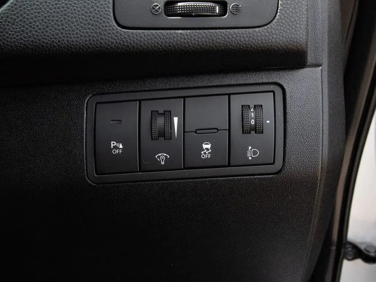 2015-hyundai-ix20-16-active-big-15