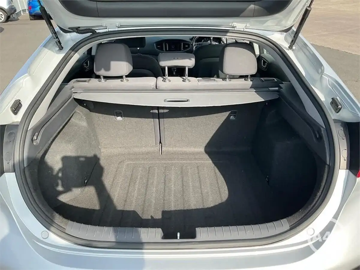 2018-hyundai-ioniq-16-gdi-se-hybrid-big-11