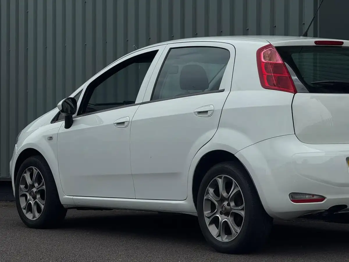 2016-fiat-punto-14-easy-5d-big-10