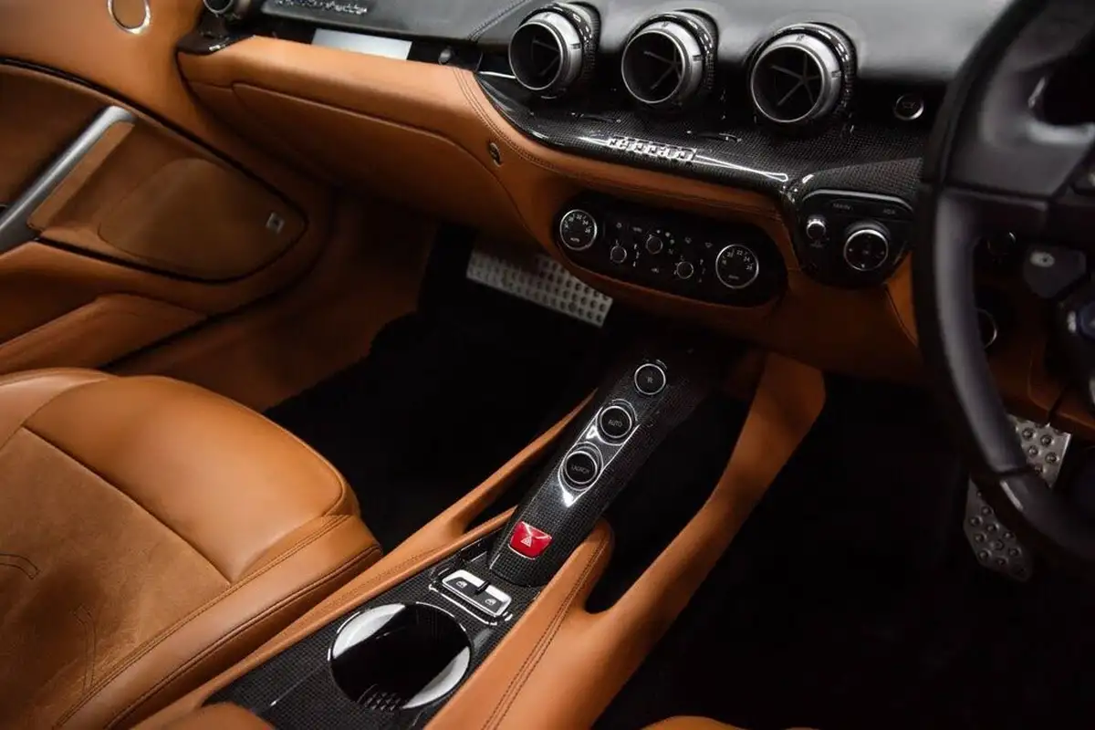 2015-ferrari-f12berlinetta-62-big-35