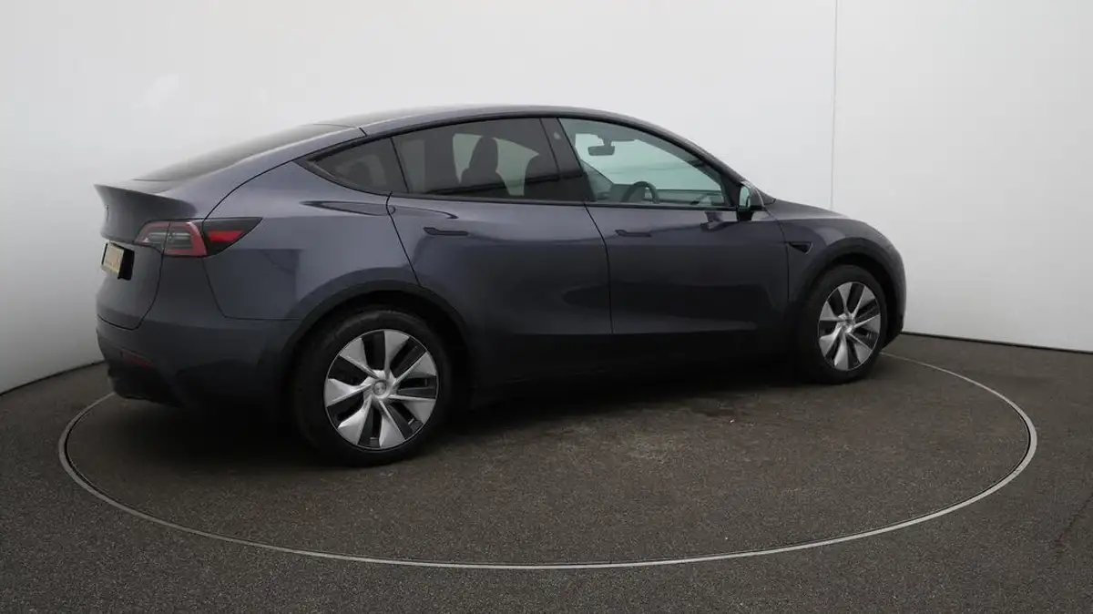 2023-tesla-model-y-e-rwd-big-26