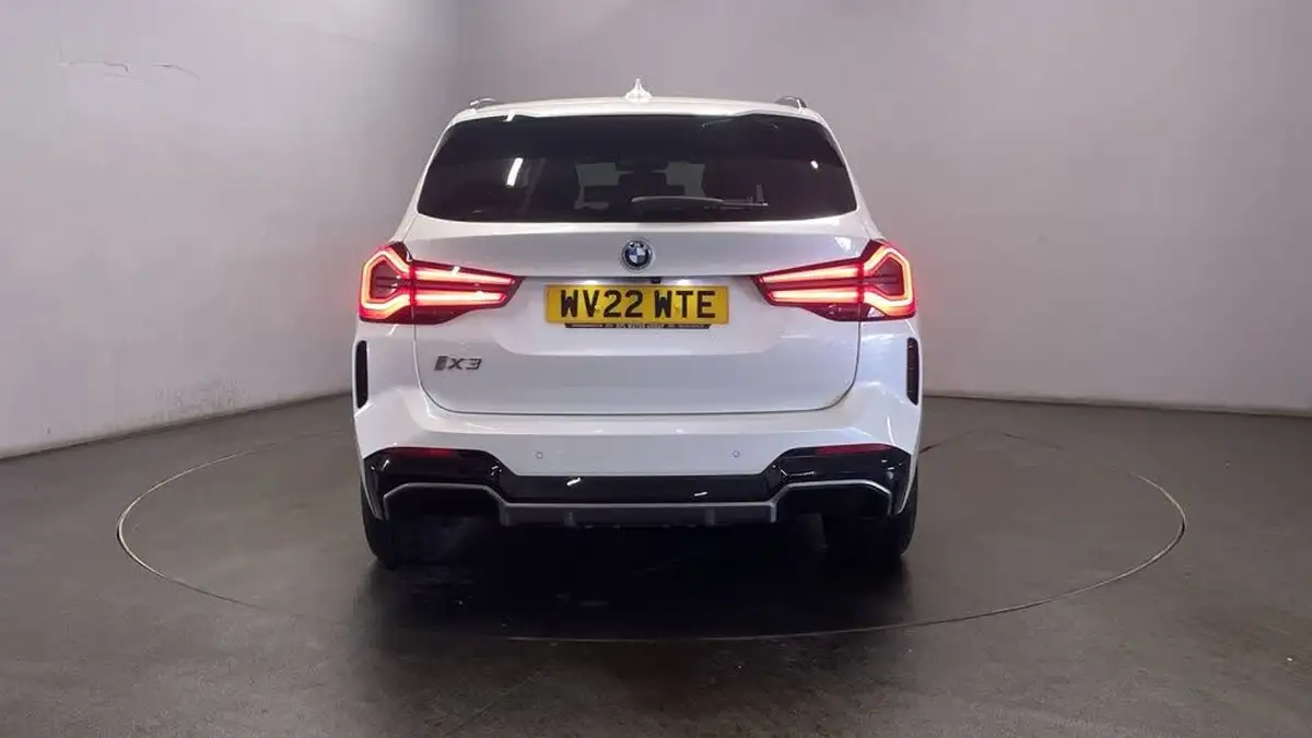 2022-bmw-ix3-e-m-sport-big-6