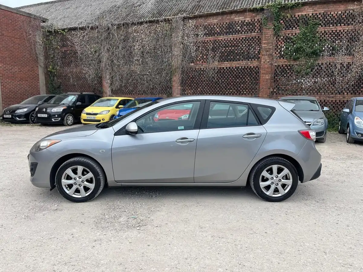 2011-mazda-mazda3-16td-ts2-nav-big-12