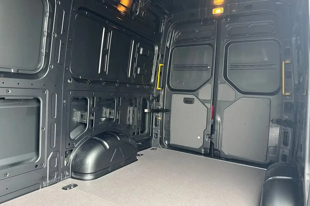 2025-volkswagen-crafter-20tdi-cr35-mwb-commerce-plus-140pseu6d-big-17