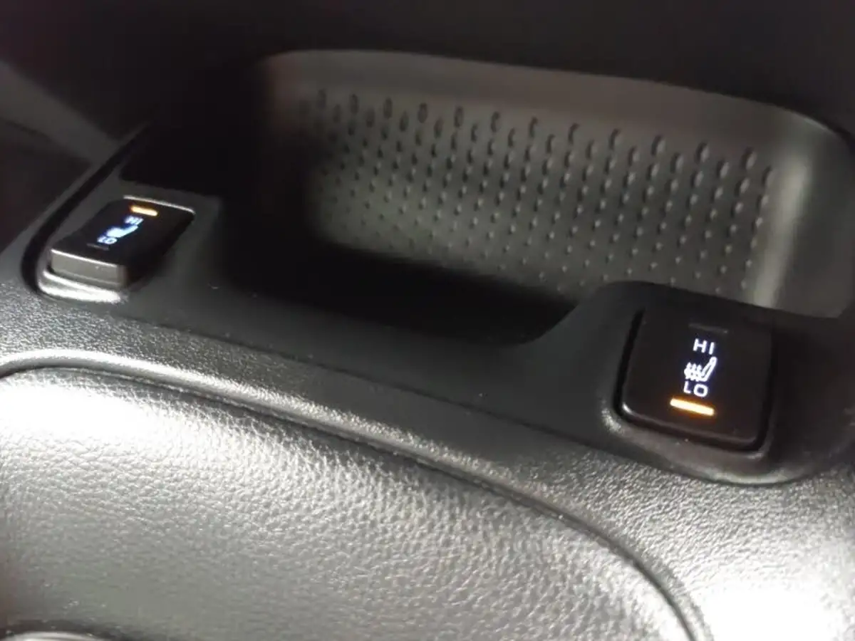 2021-toyota-corolla-18-vvt-i-trek-big-14
