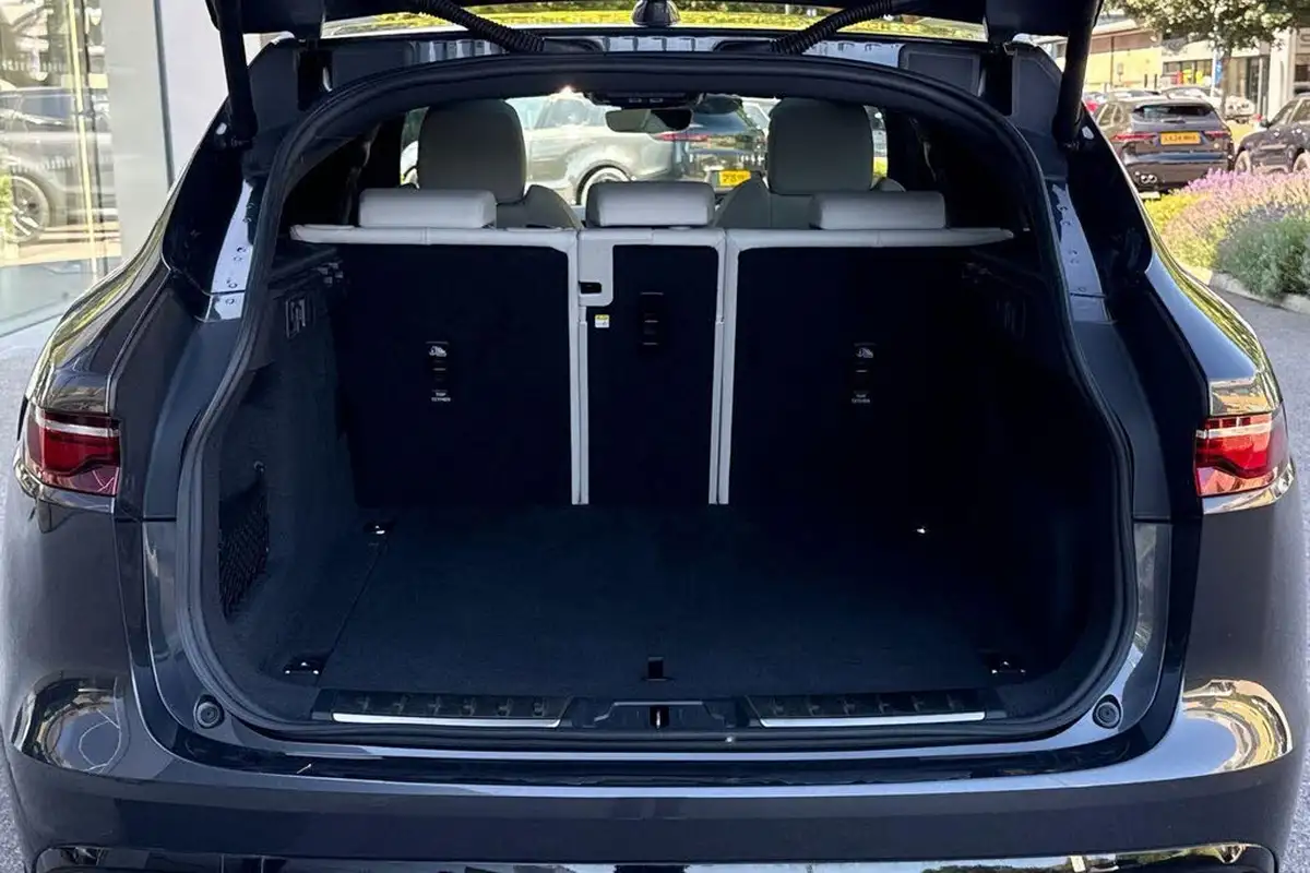 2022-jaguar-f-pace-20-p250-r-dynamic-se-big-34
