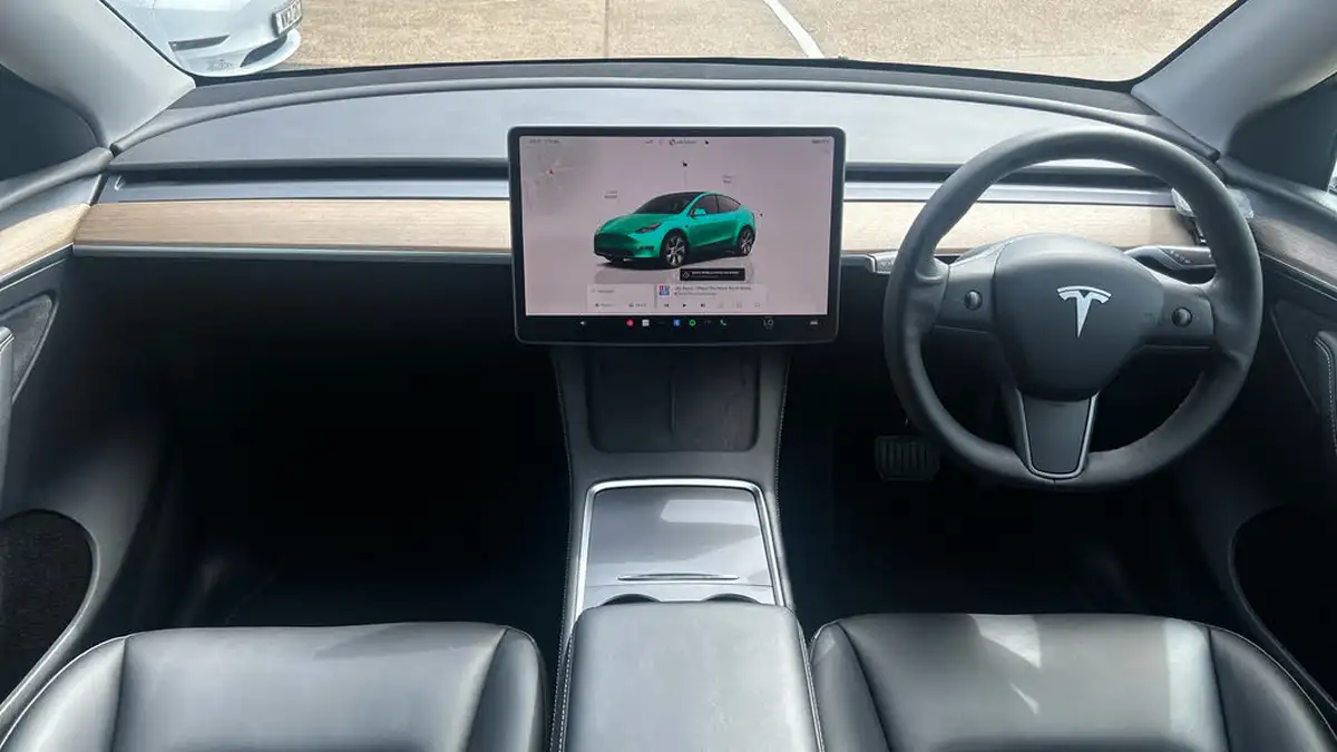 2022-tesla-model-y-e-long-range-big-10