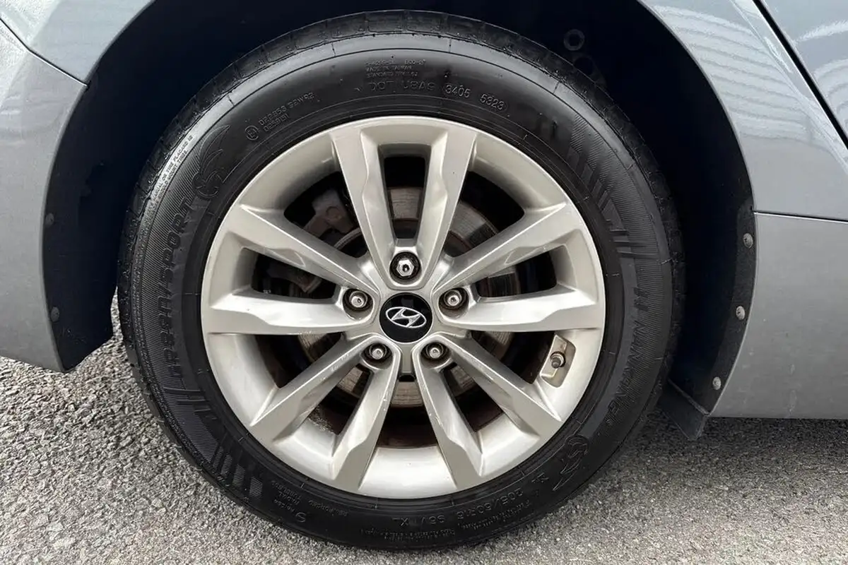 2017-hyundai-i40-17crdi-se-nav-141ps-tourer-5d-big-11
