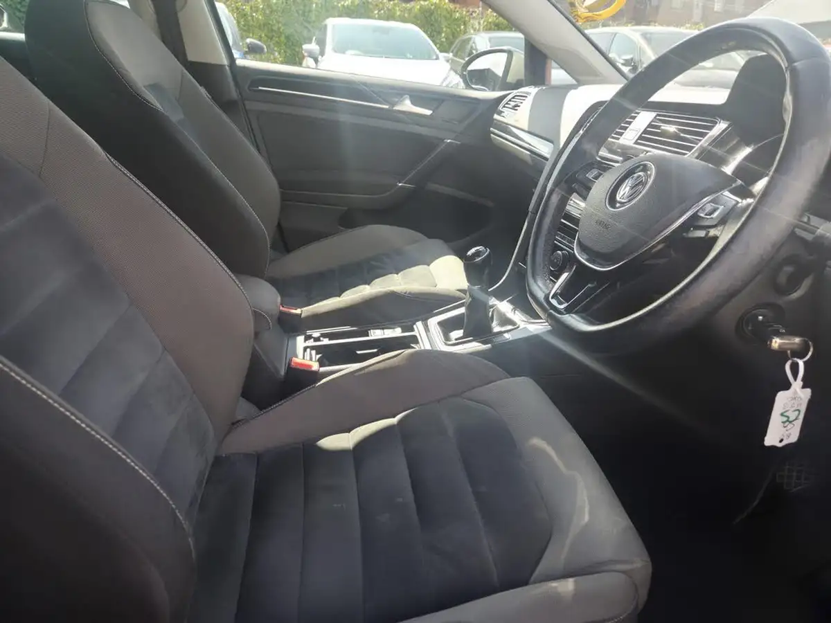 2013-volkswagen-golf-20tdi-gt-ss-hatchback-5d-big-11
