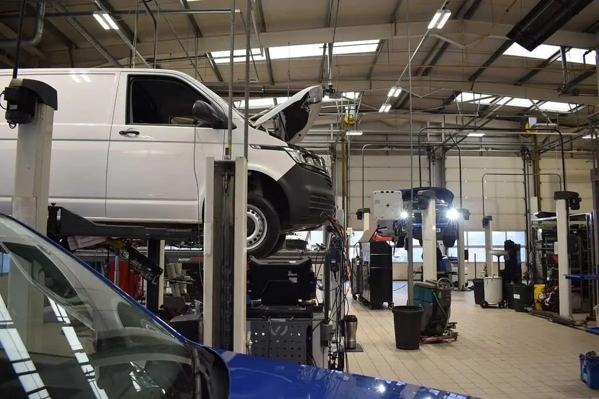 2025-volkswagen-crafter-20tdi-cr35-mwb-commerce-140pseu6d-panel-van-big-45