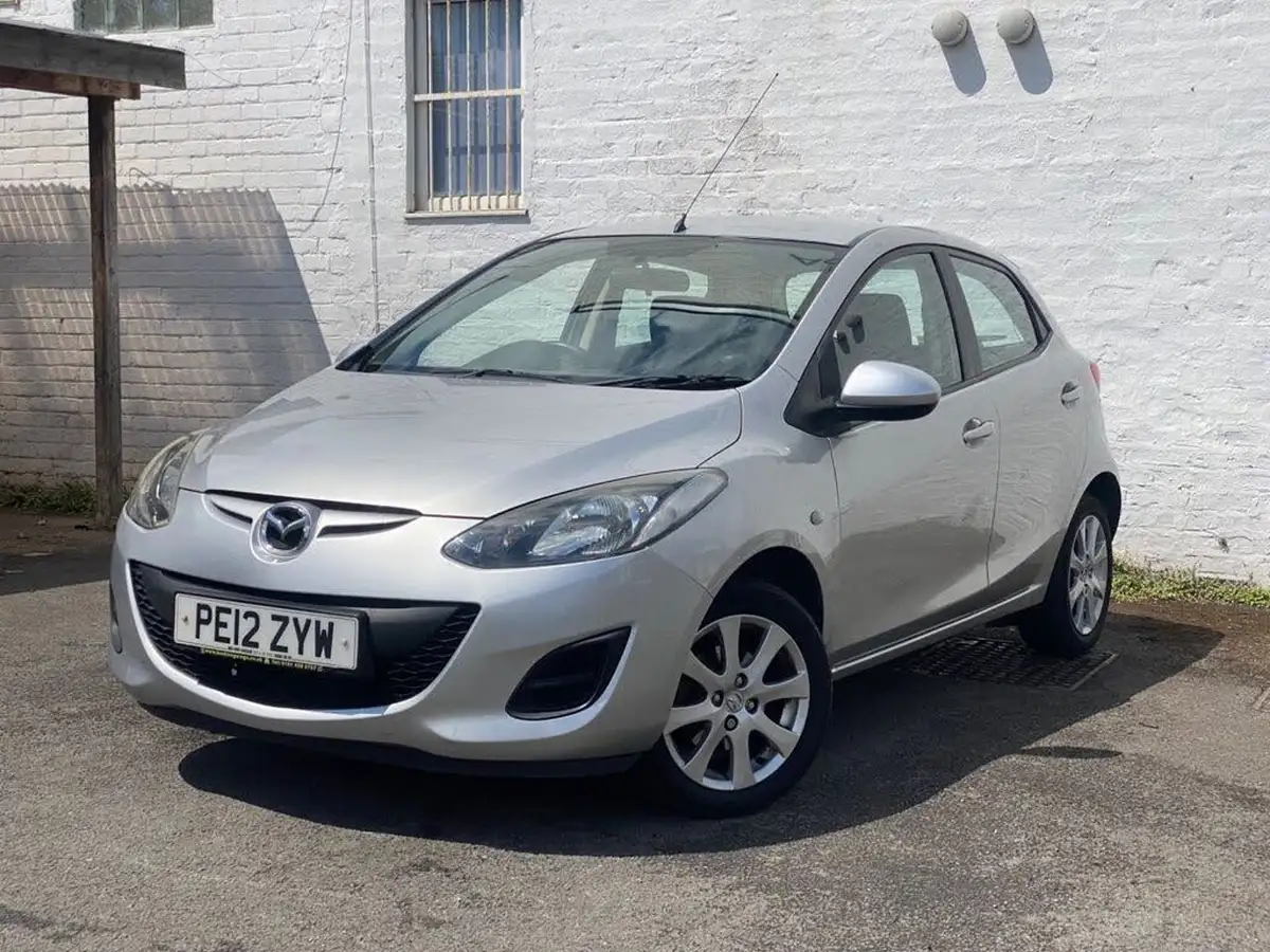 2012-mazda-mazda2-15-ts2-big-2