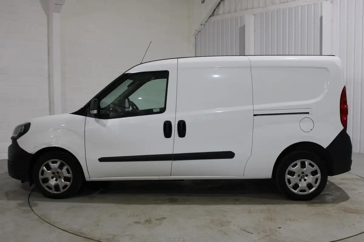2021-fiat-doblo-cargo-16td-l2h1-maxi-tecnico-105bhpeu6dt-panel-van-big-7