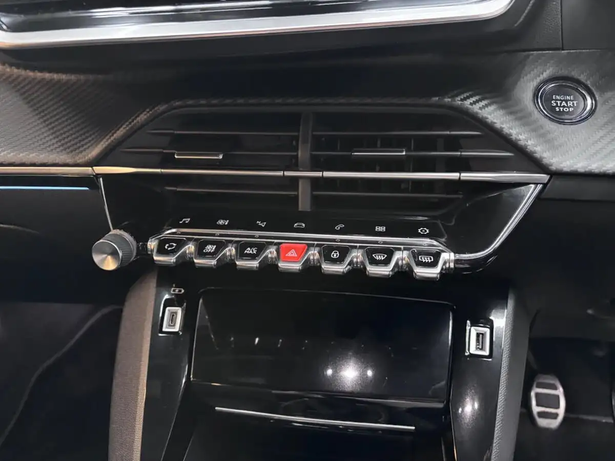 2022-peugeot-208-12-puretech-gt-100ps-big-38