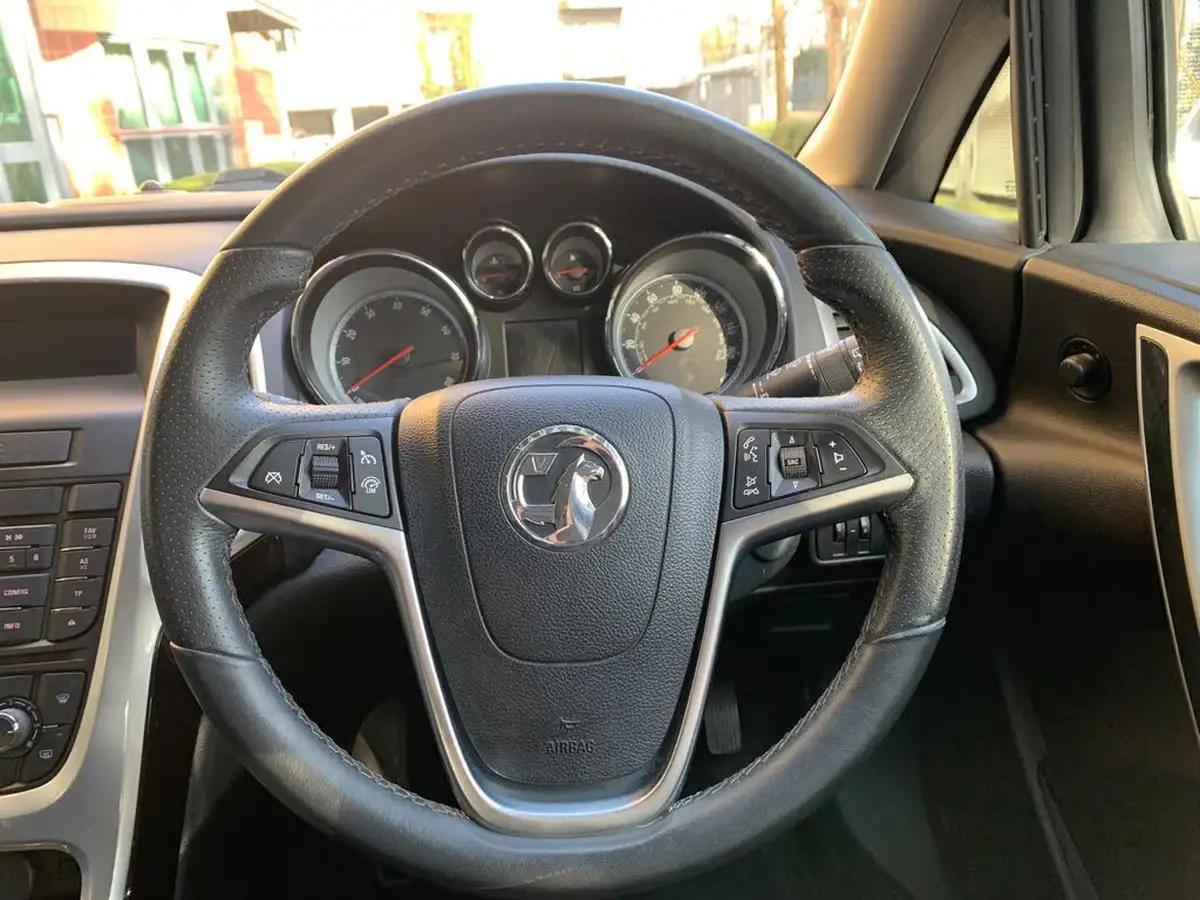 2013-vauxhall-astra-14-sri-turbo-140ps-1364cc-big-19