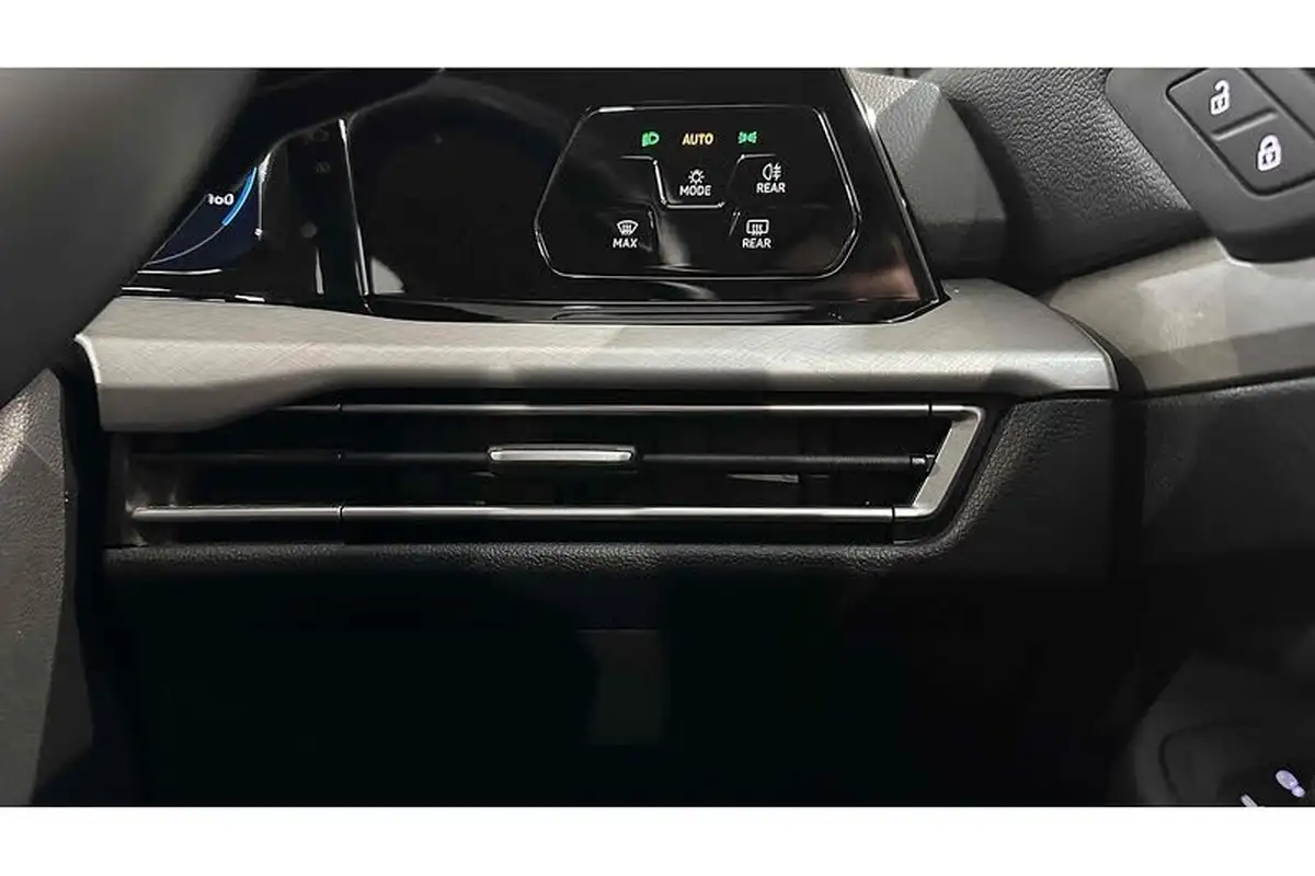 2022-volkswagen-golf-20tdi-life-hatchback-big-31