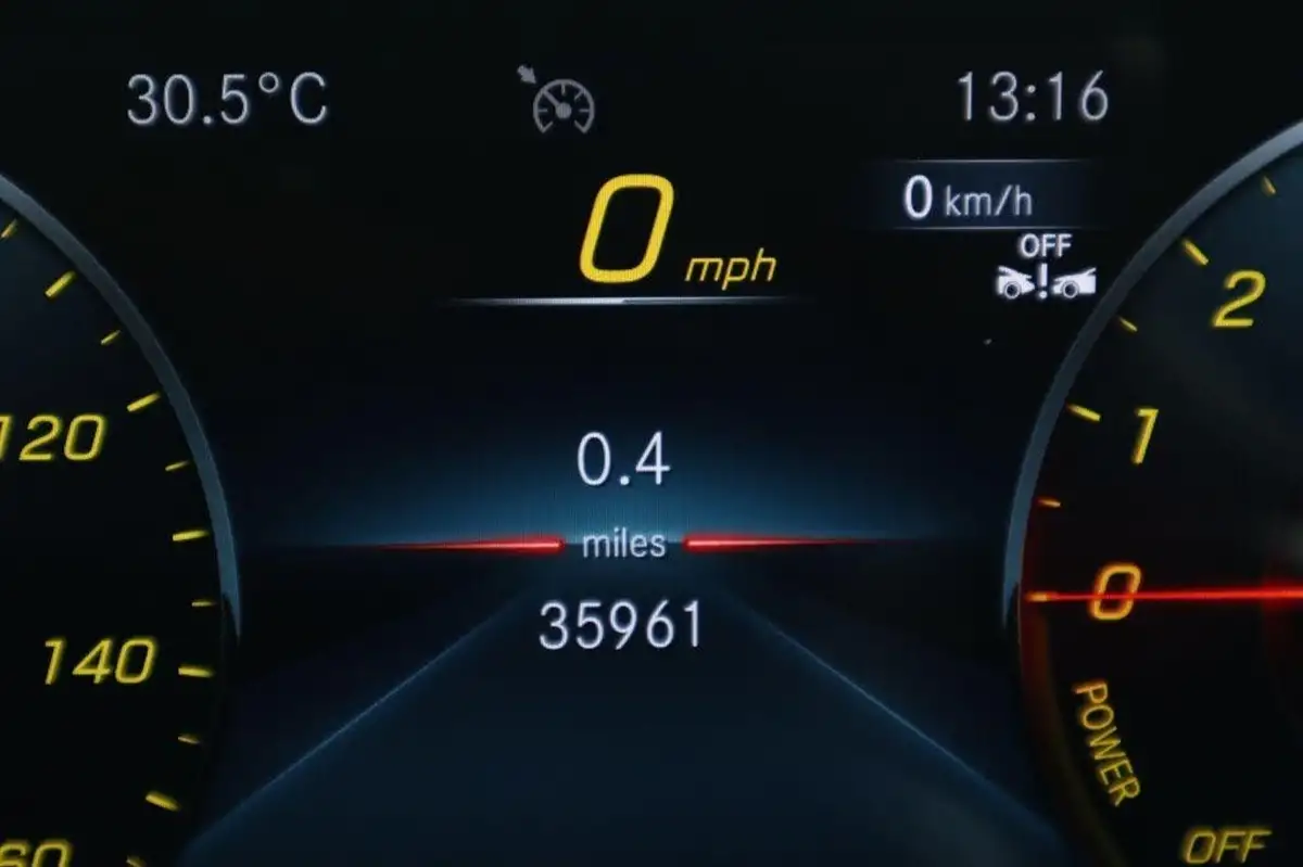 2022-mercedes-benz-cla-13-cla-250e-amg-line-premium-plus-night-edition-coupe-4d-big-45