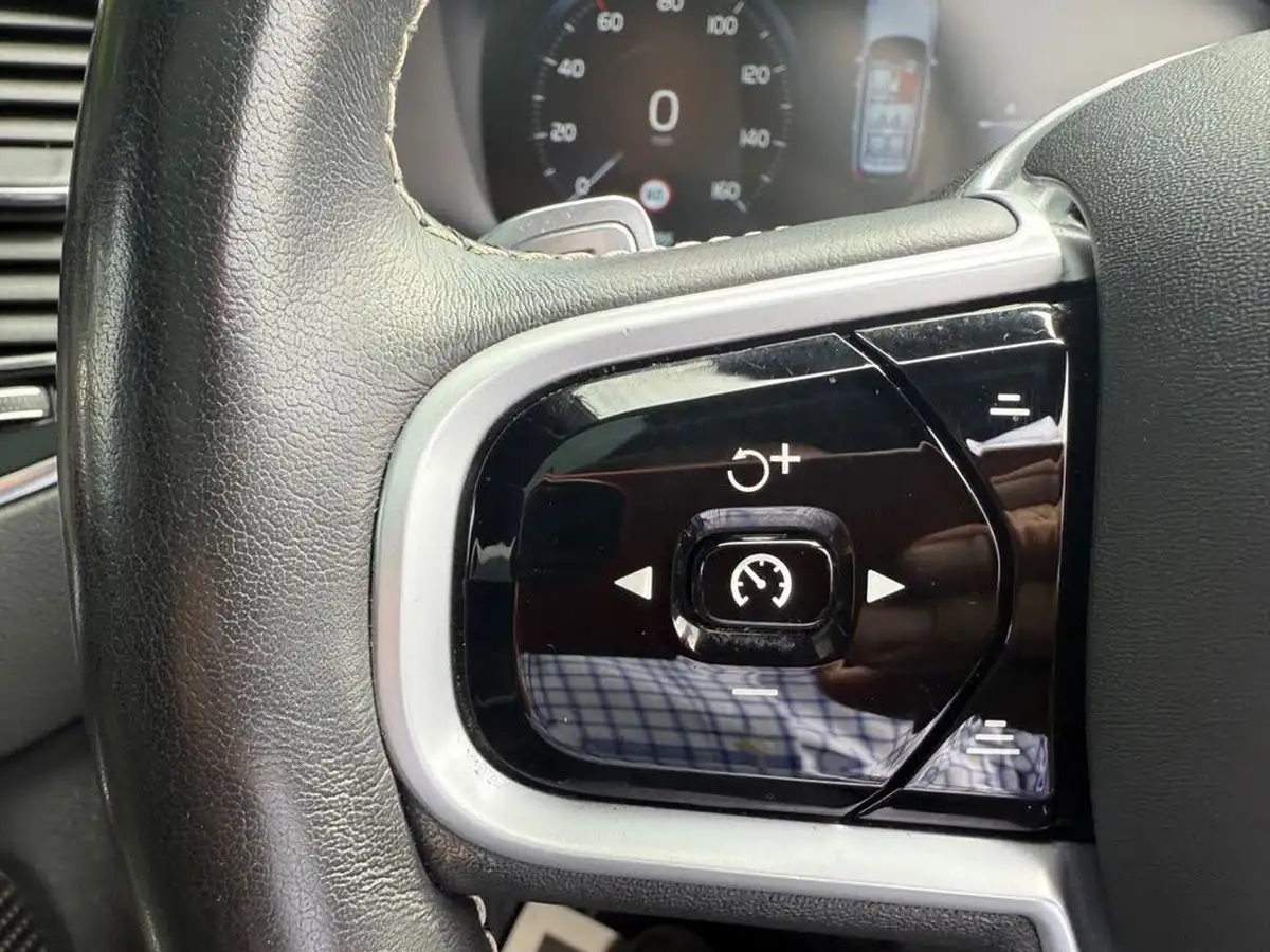 2020-volvo-xc90-20-t8-r-design-twin-engine-big-49