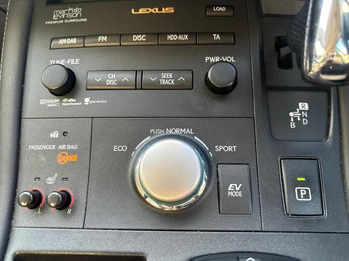 2011-lexus-ct-200h-18-se-l-premier-big-26